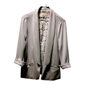 Skies are Blue light gray blazer size large. Lined with a gorgeous flower print.